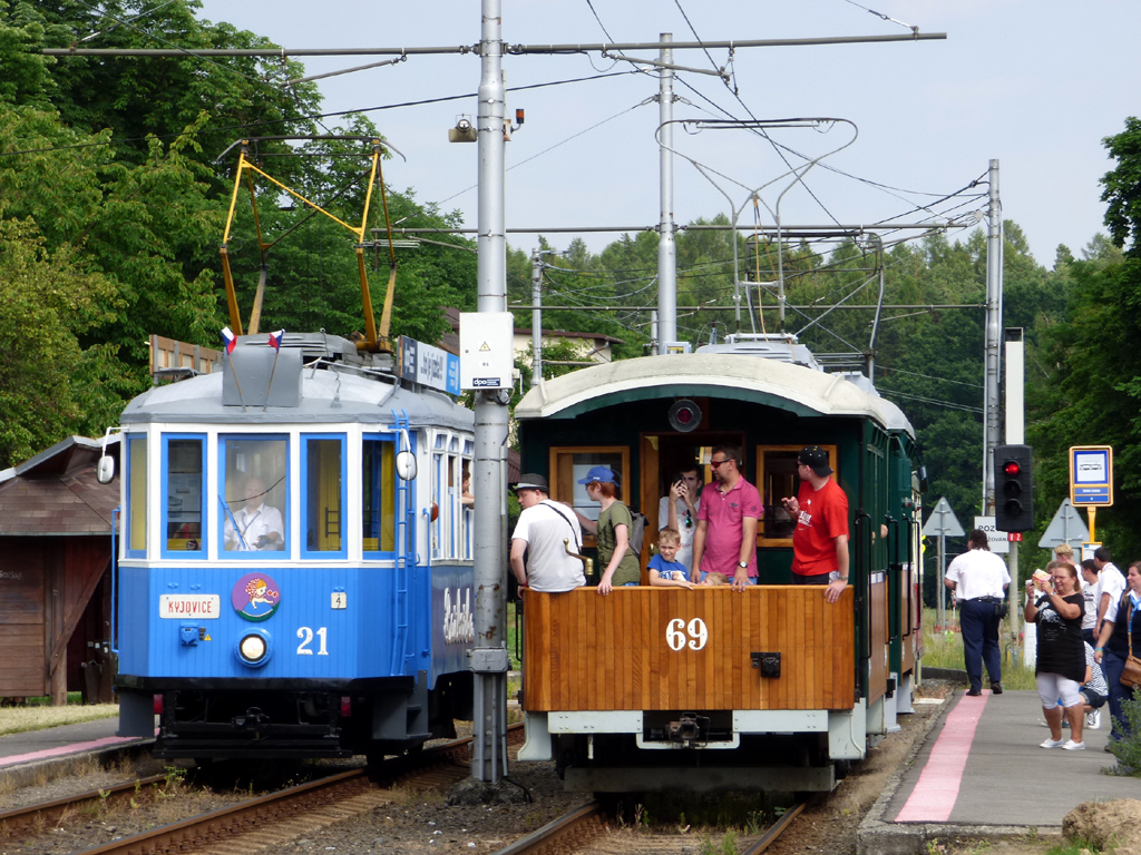 Ostrawa, Graz 2-axle trailer car Nr 69; Ostrawa, SMMD 2-axle motor car Nr 21