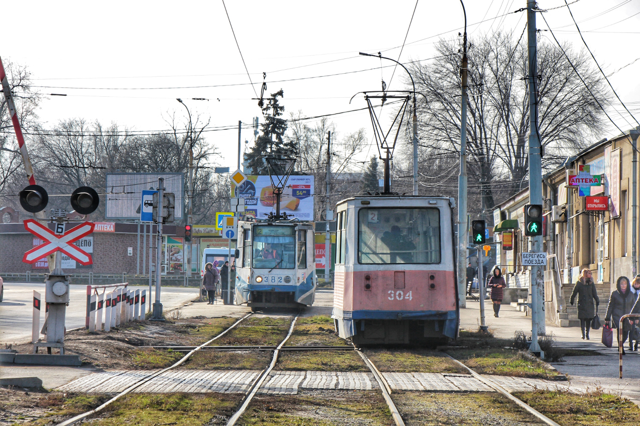 Таганрог, 71-608К № 382; Таганрог, 71-605 (КТМ-5М3) № 304