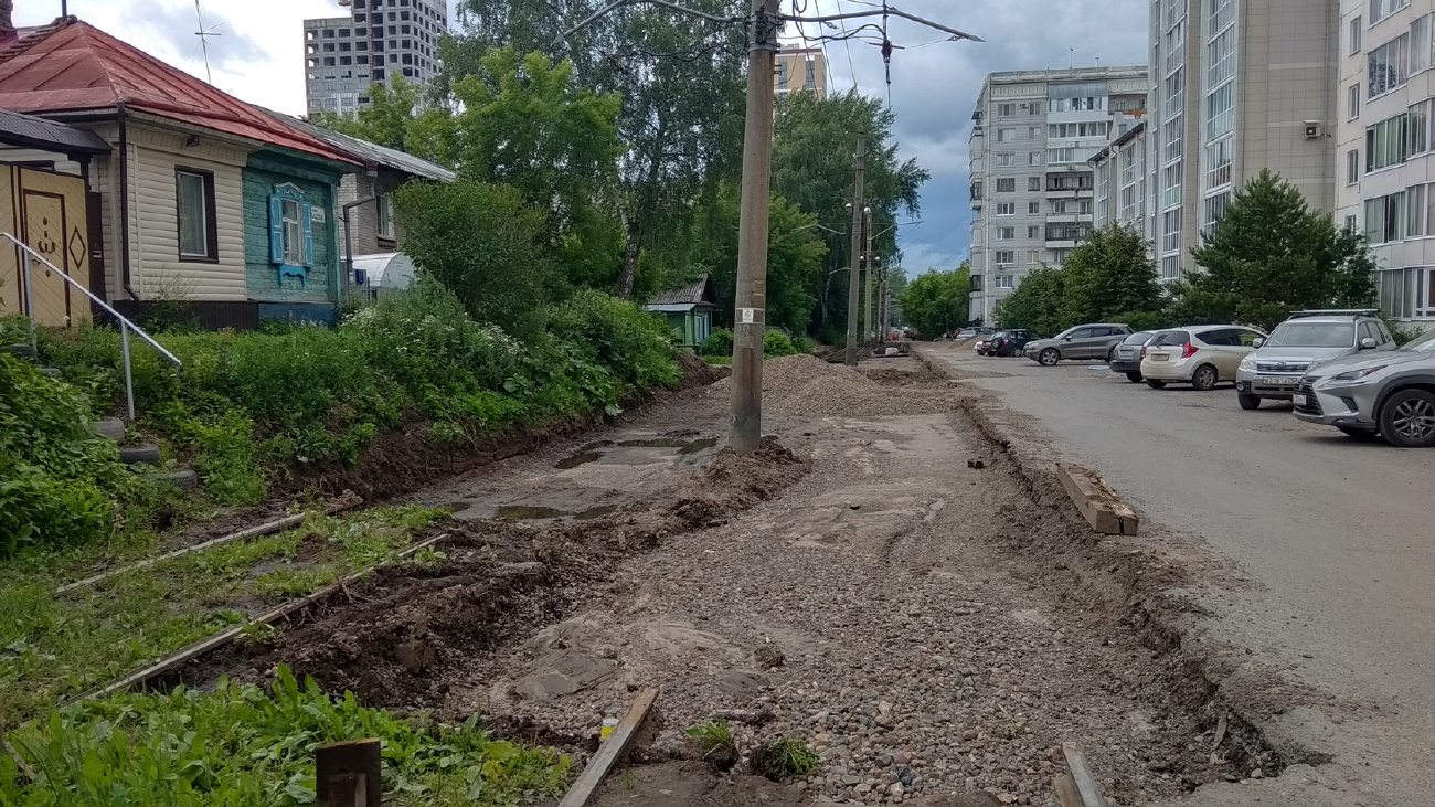 Tomsk — Repairs of tram tracks and catenary