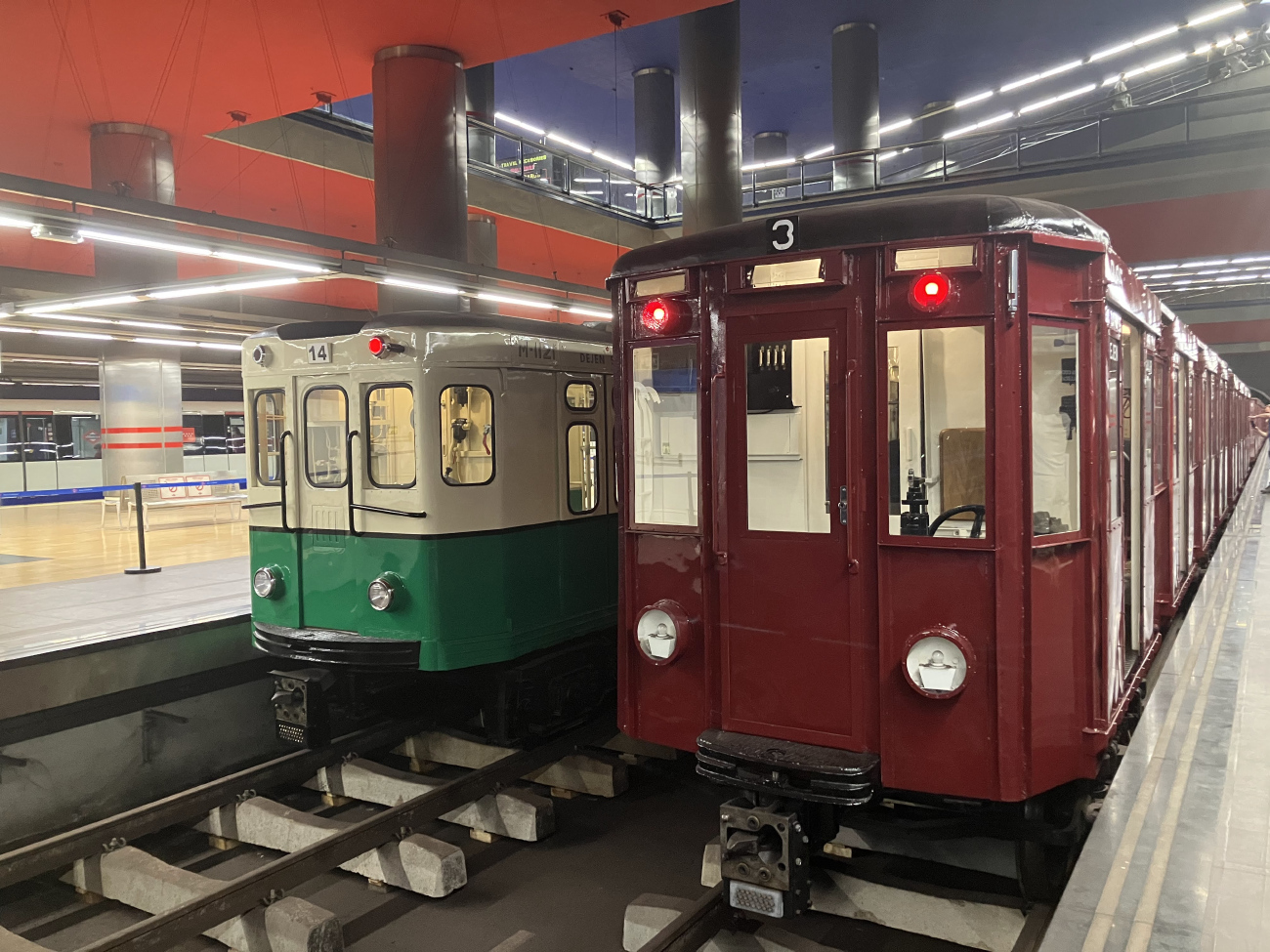 Мадрид, CAF Tipo Salamanca № R-65; Мадрид, CAF Madrid Serie 1000 № M-1121; Мадрид — Метрополитен — Музей метро