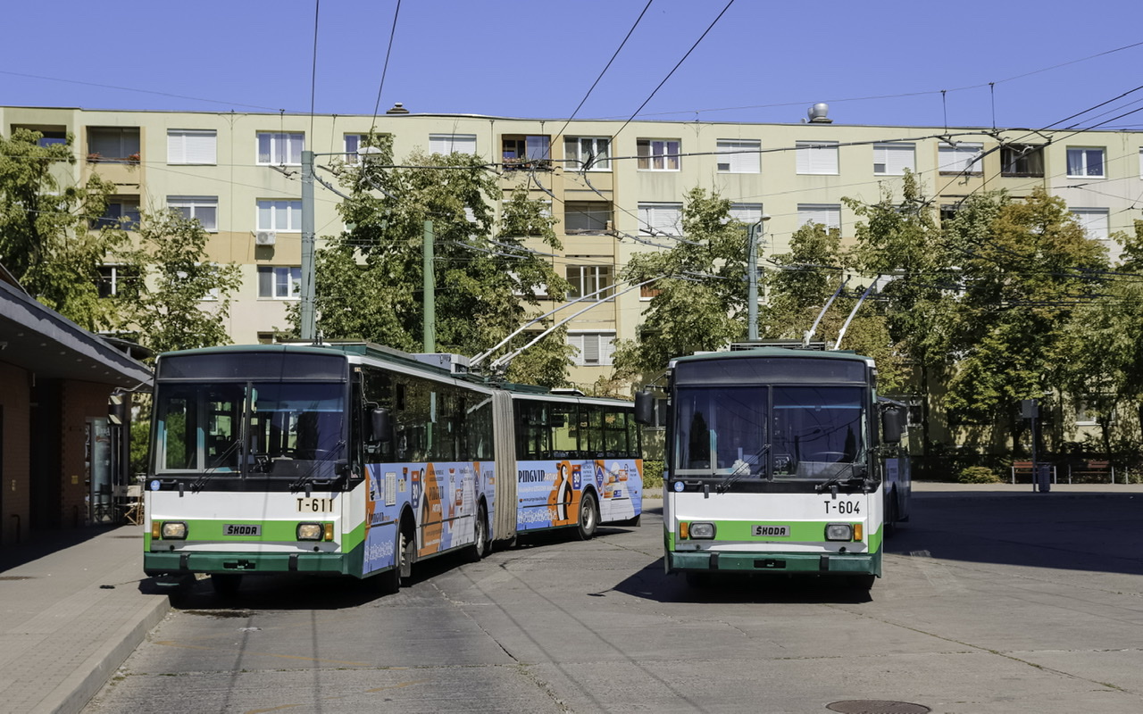 Szeged, Škoda 15Tr02/6 č. T-611; Szeged, Škoda 15Tr03/6 č. T-604 Szeged, Škoda 15Tr02/6 č. T-611; Szeged, Škoda 15Tr03/6 č. T-604