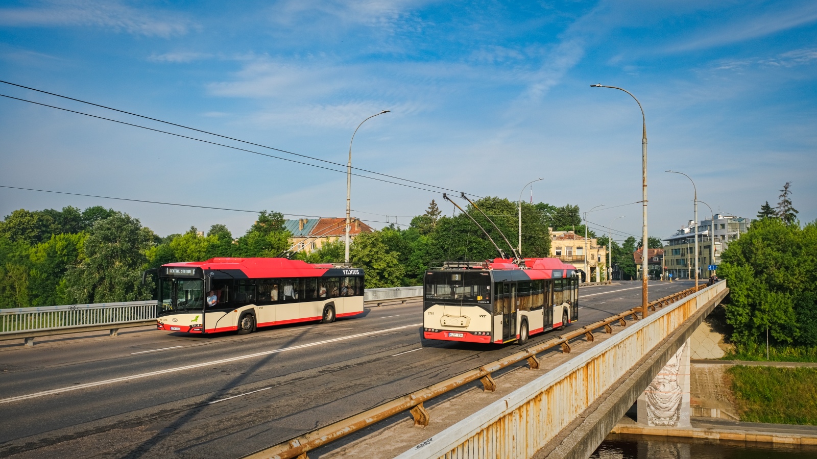 Вильнюс, Solaris Trollino IV 12 Škoda № 2746; Вильнюс, Solaris Trollino IV 12 Škoda № 2761