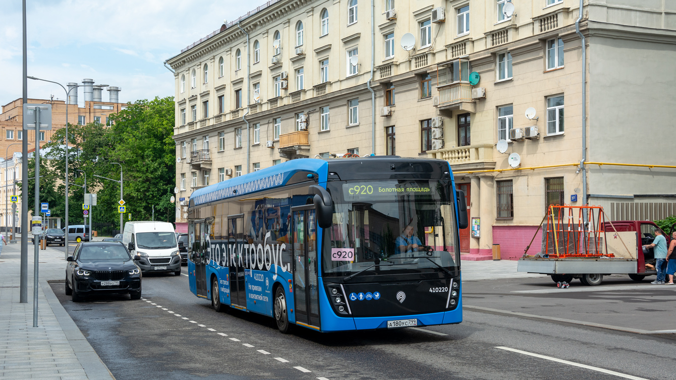 Maskva, KAMAZ-6282 nr. 410220