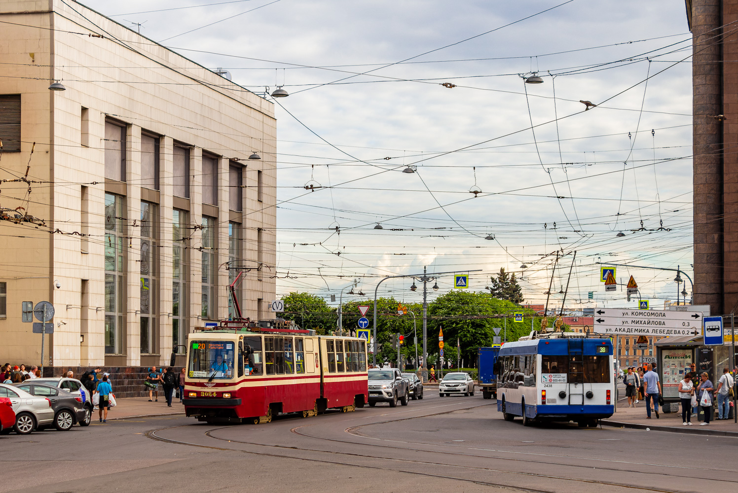 Санкт-Петербург, ЛВС-86К № 3054; Санкт-Петербург, БКМ 321 № 2438