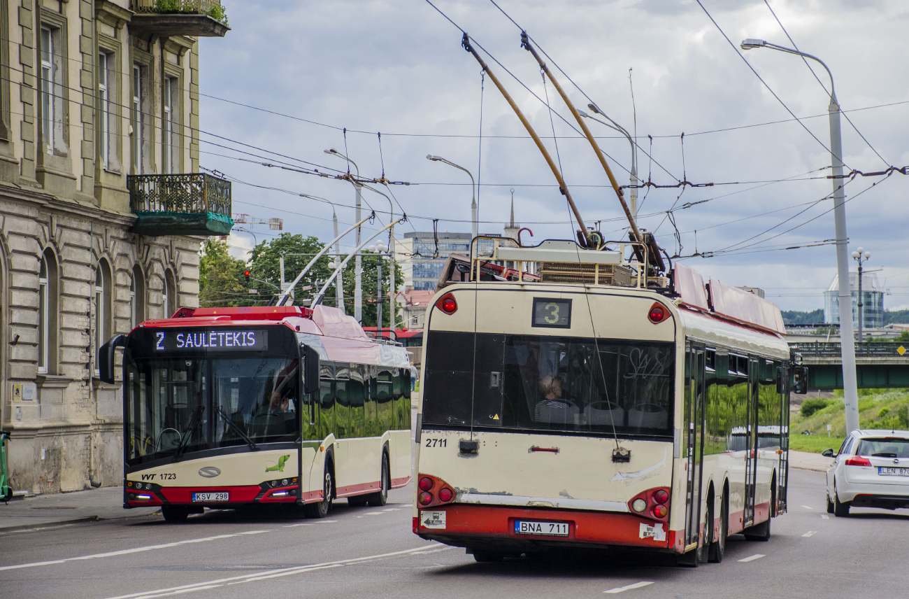 Vilnius, Solaris Trollino IV 12 Škoda č. 1723; Vilnius, Solaris Trollino II 15 AC č. 2711