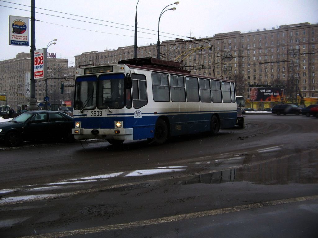 Москва, ЮМЗ Т2 № 3903