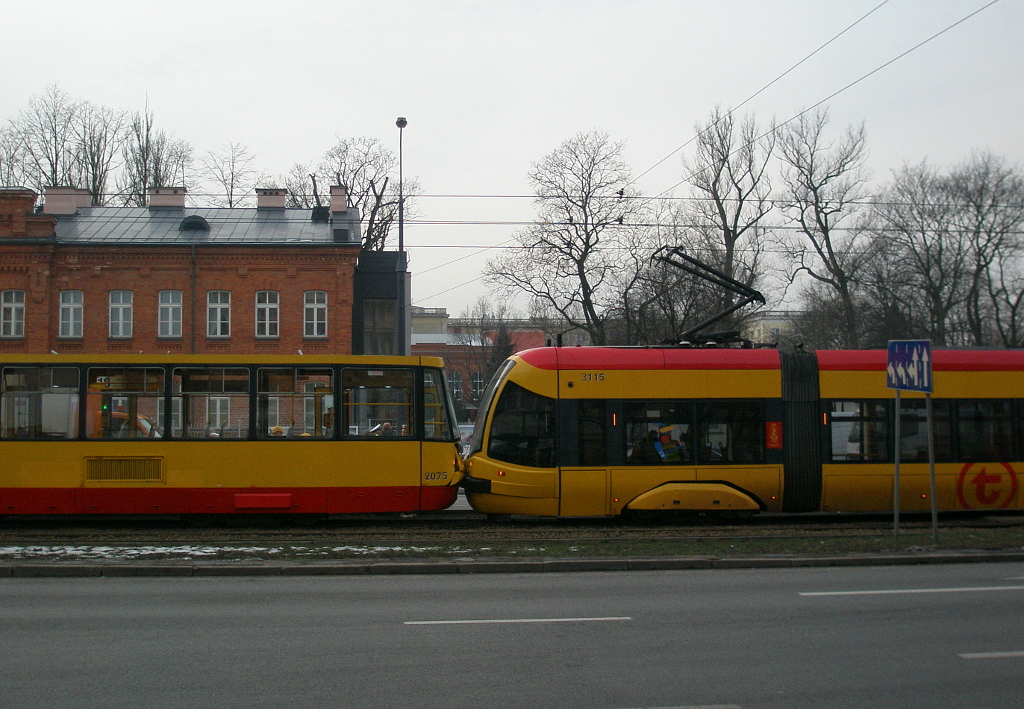Варшава, Konstal 105N2k/2000 № 2075; Варшава, PESA Tramicus 120N № 3115; Варшава — Происшествия