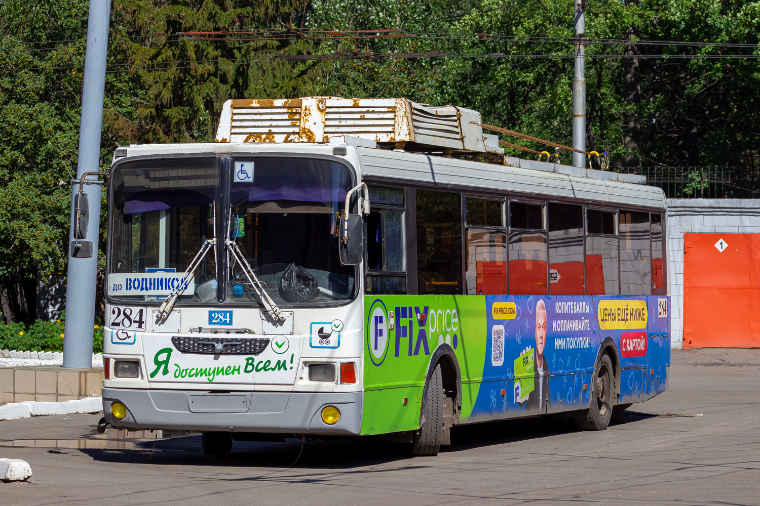 Omsk, LiAZ-52803 N°. 284