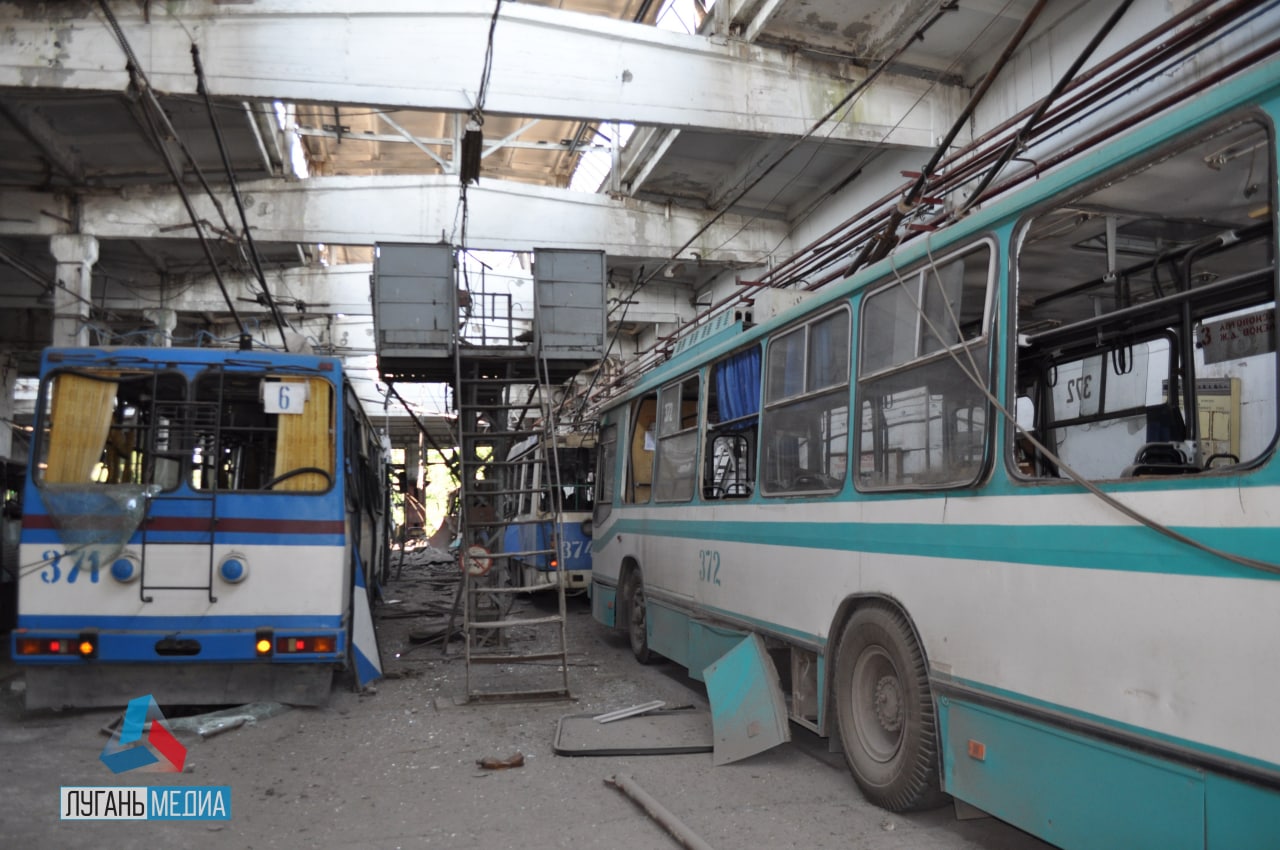 Altševsk, YMZ T2 # 371; Altševsk, YMZ T2 # 372; Altševsk — Consequences of a rocket shelling on a trolleybus depot 16.07.2022