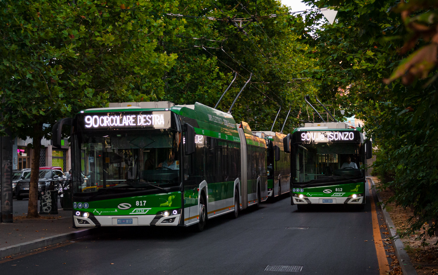 Милан, Solaris Trollino IV 18 Kiepe № 817; Милан, Solaris Trollino IV 18 Kiepe № 812