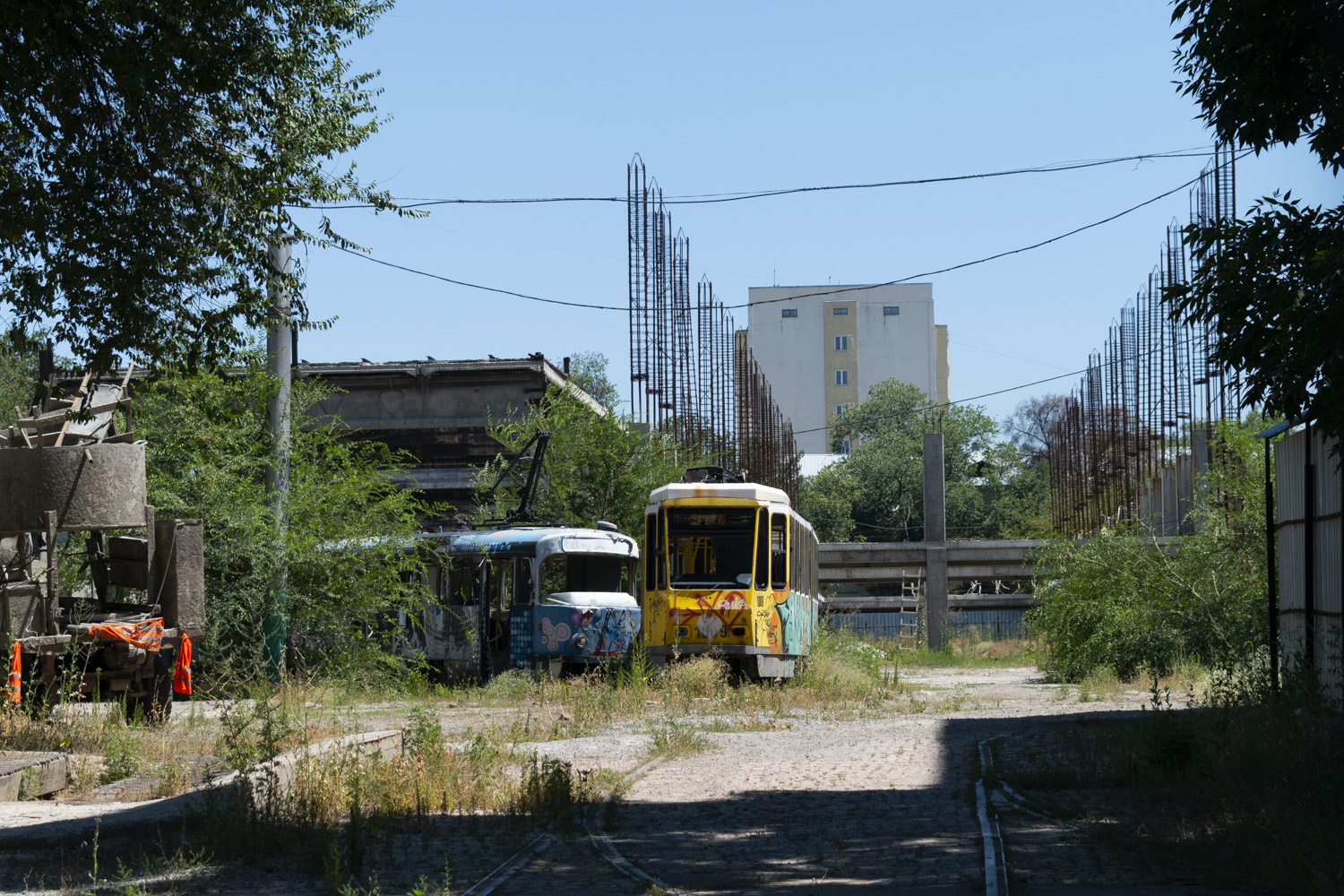 Алматы, Tatra T3DC1 № 1021; Алматы, Tatra KT4DtM № 1009; Алматы — Трамвайное депо