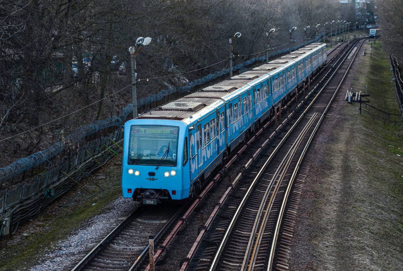 Москва, 81-740.4 «Русич» № 0254