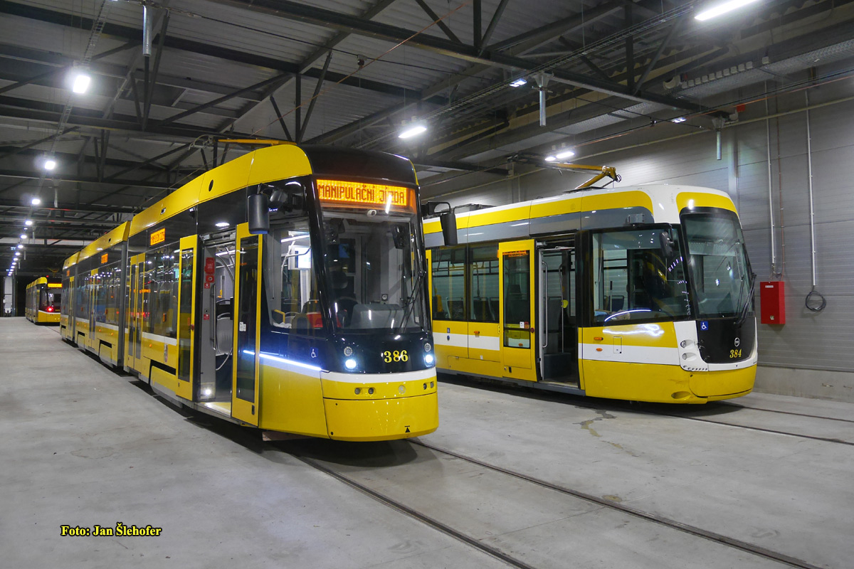 Plzeň, Škoda 40T ForCity Smart č. 386; Plzeň, EVO 2 č. 384