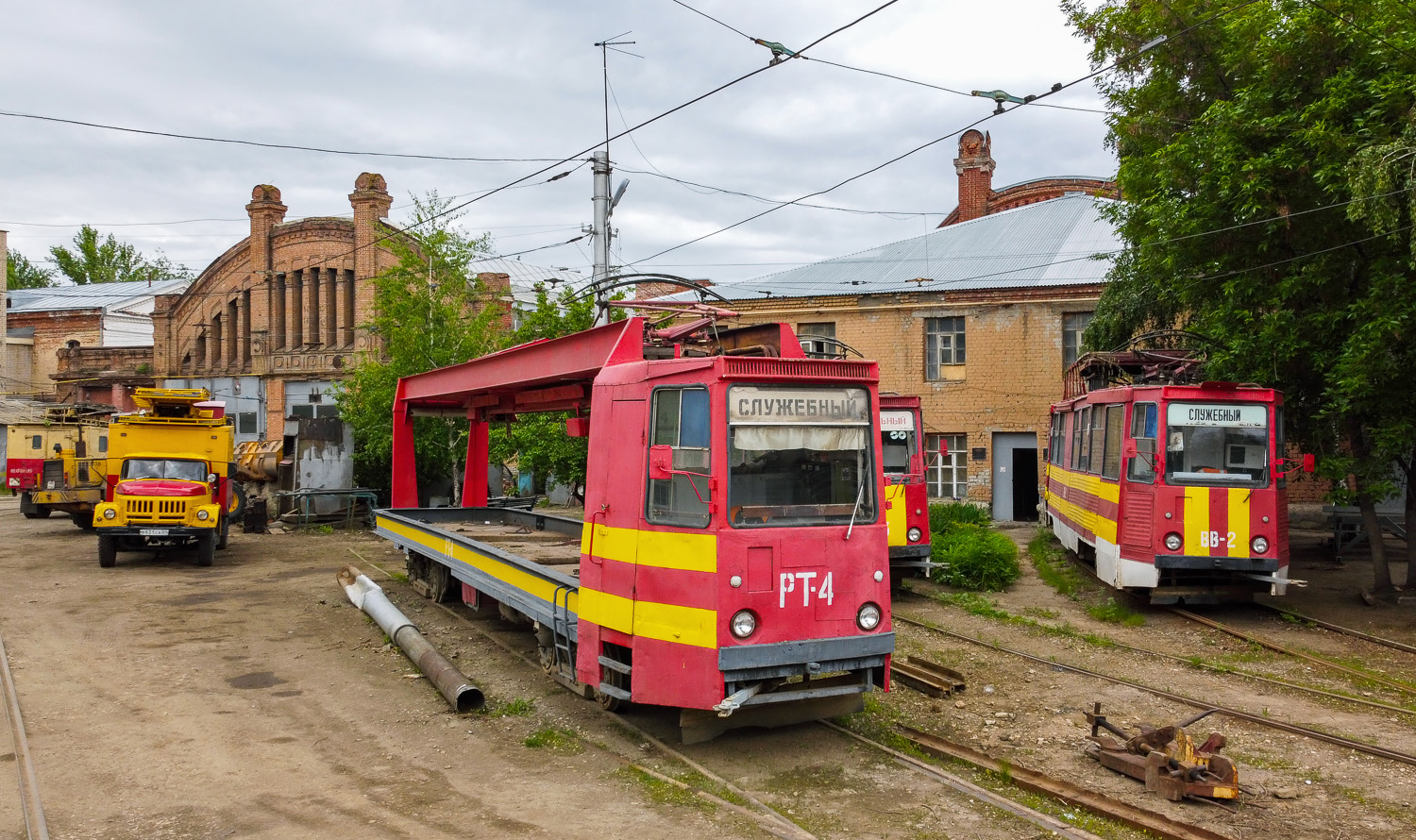 Саратов, ТК-28А № РТ-4; Саратов, 71-605 (КТМ-5М3) № ВВ-2