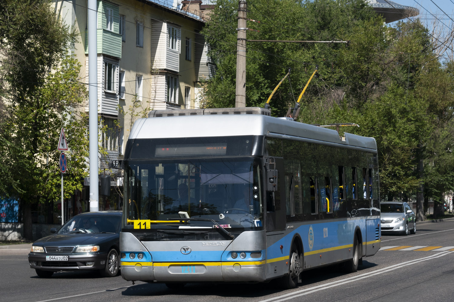 Алматы, YoungMan JNP6120GDZ (Neoplan Kazakhstan) № 1211