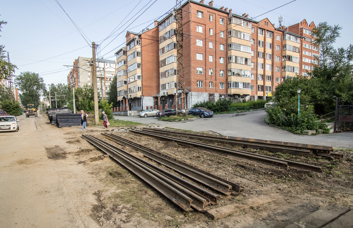 Tomsk — Repairs of tram tracks and catenary