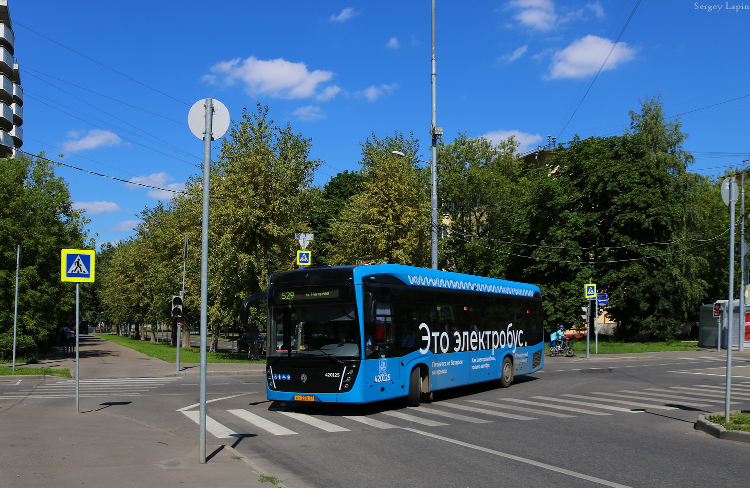 Moscova, KAMAZ-6282 Nr. 420125