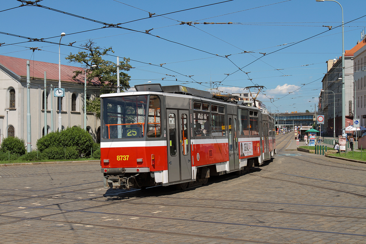 Prága, Tatra T6A5 — 8737