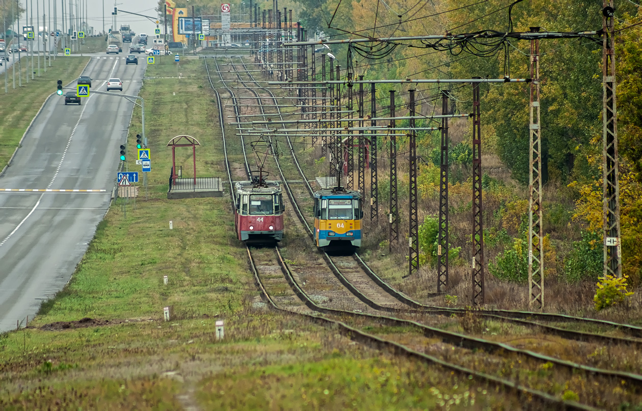 Старий Оскол, 71-605 (КТМ-5М3) № 44; Старий Оскол, 71-605 (КТМ-5М3) № 64; Старий Оскол — Природа за окном трамвая