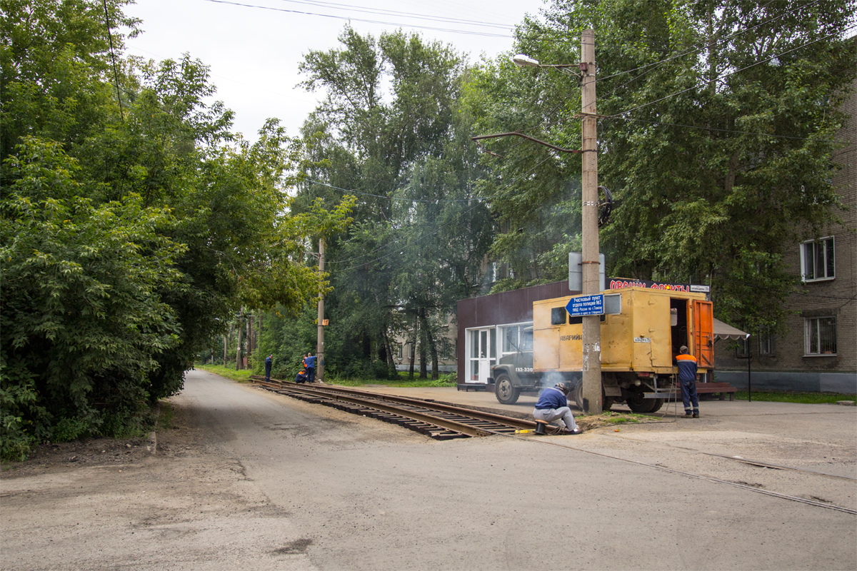 Tomsk — Repairs of tram tracks and catenary