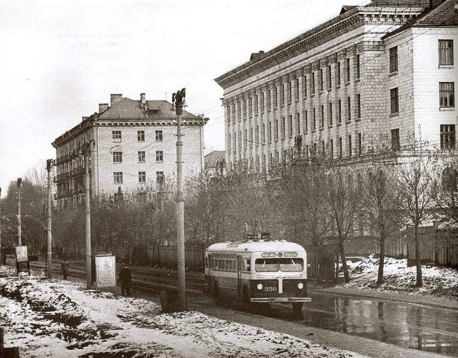 Киев, МТБ-82Д № 350; Киев — Исторические фотографии