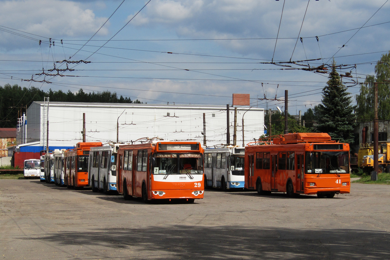 Кострома, ЗиУ-682Г-016.05 № 29; Кострома, Тролза-5275.05 «Оптима» (КР МТрЗ) № 41; Кострома — Разные фотографии