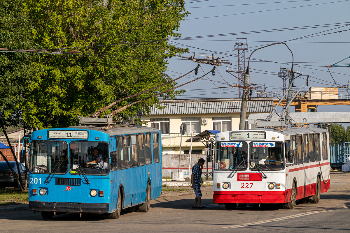 Йошкар-Ола, ЗиУ-682Г [Г00] № 201; Йошкар-Ола, ЗиУ-682Г-014 [Г0Е] № 227