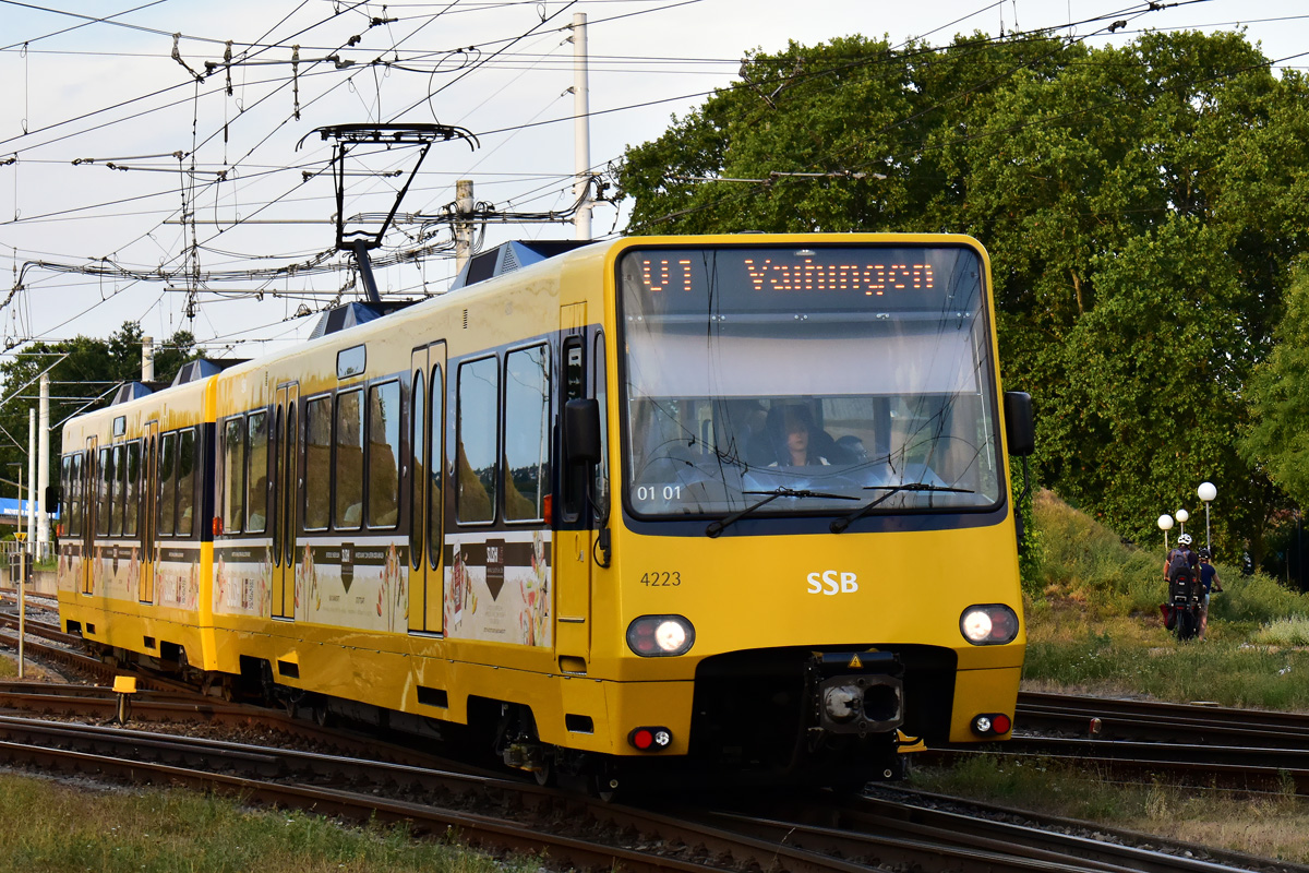 Штутгарт, Duewag DT8.S № 4223