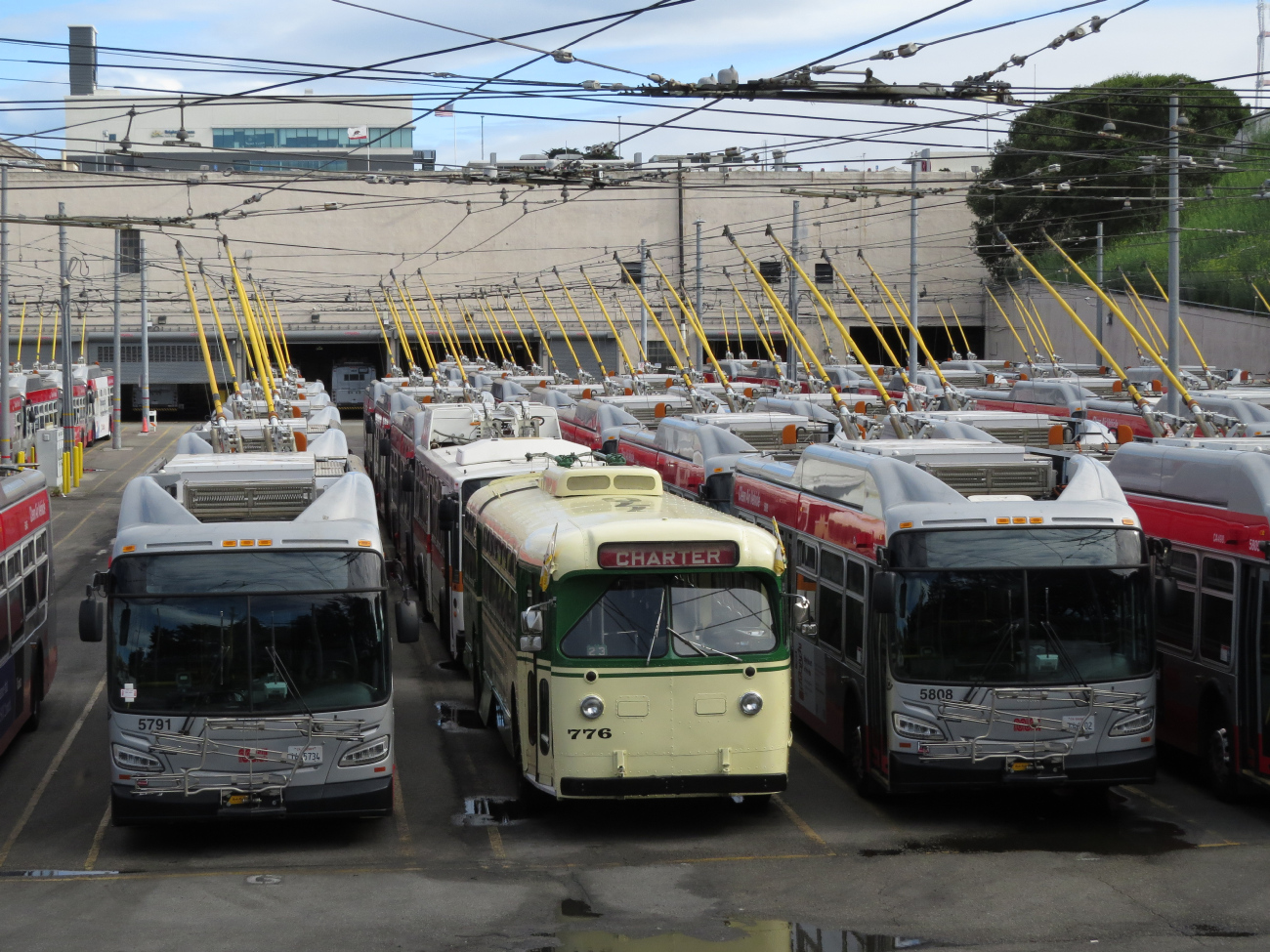 Сан-Франциско, область залива, New Flyer Xcelsior XT40 № 5791; Сан-Франциско, область залива, Marmon-Herrington TC48 № 776; Сан-Франциско, область залива, New Flyer Xcelsior XT40 № 5808