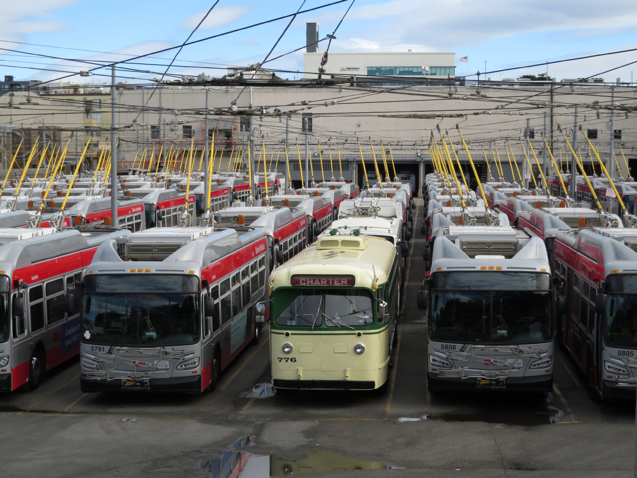 Сан-Франциско, область залива, New Flyer Xcelsior XT40 № 5791; Сан-Франциско, область залива, Marmon-Herrington TC48 № 776; Сан-Франциско, область залива, New Flyer Xcelsior XT40 № 5808