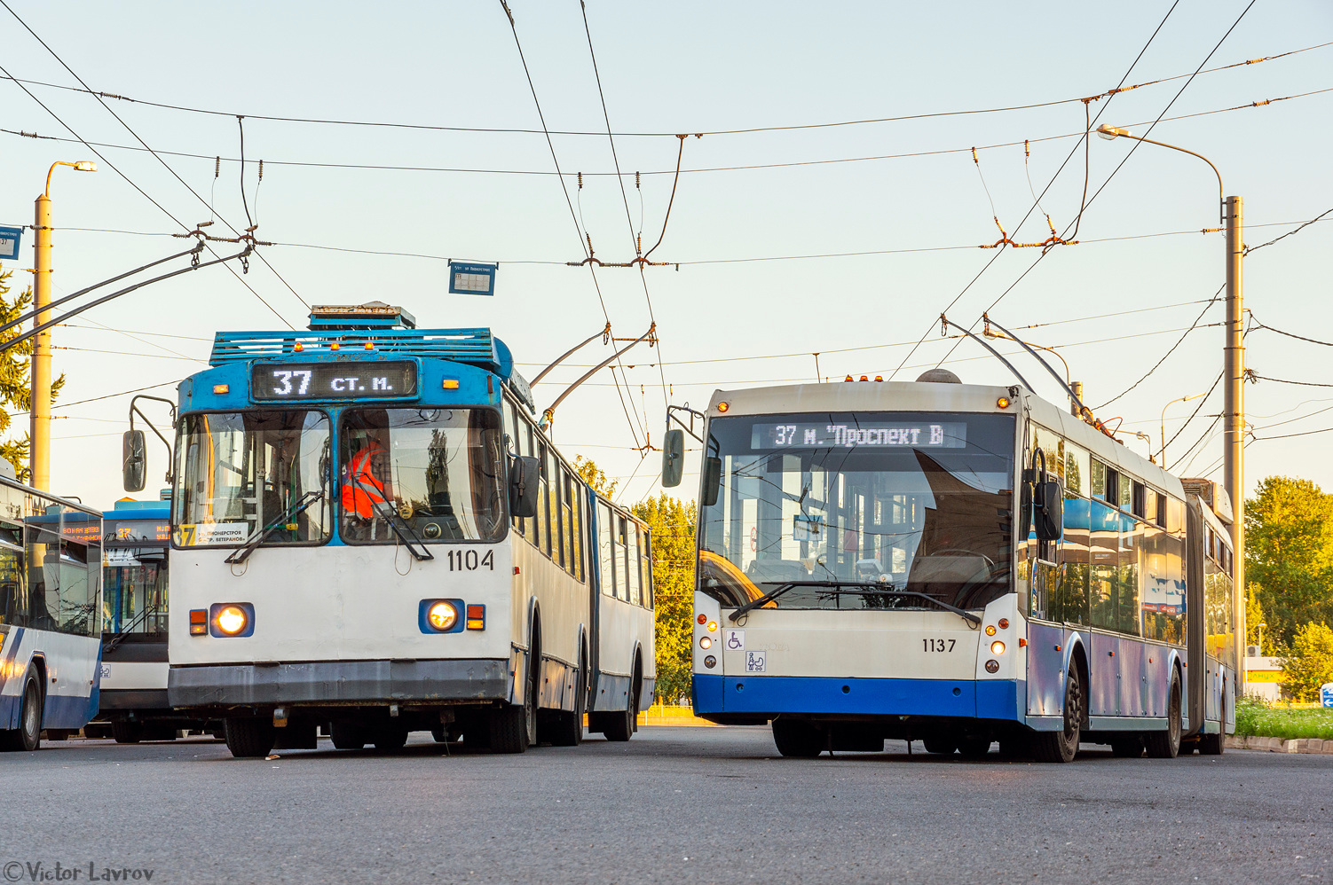 Pietari, ZiU-683BM1 # 1104; Pietari, Trolza-6206.01 “Megapolis” # 1137