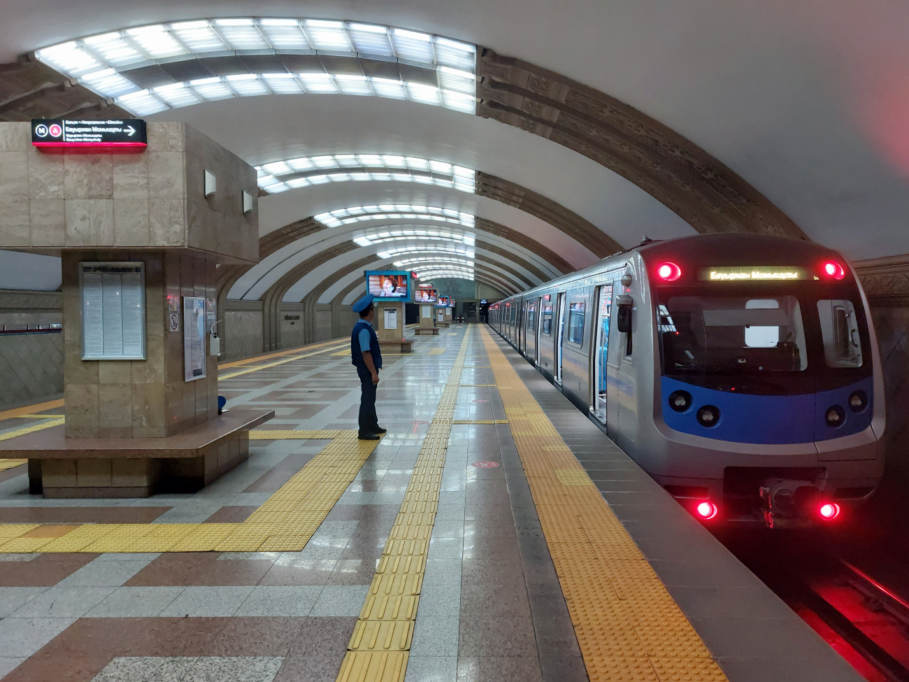 Алматы, Hyundai Rotem № 15004; Алматы — Метрополитен — Линия 1 — Станции