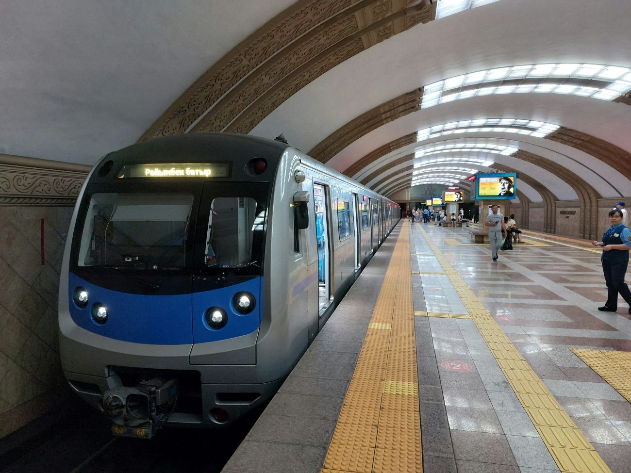 Almaty, Hyundai Rotem № 09004