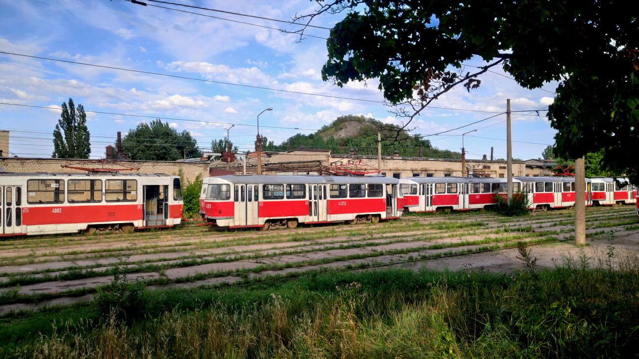 Донецк, Татра-Юг Т6Б5 № 4002; Донецк, Tatra T3SU № 4129