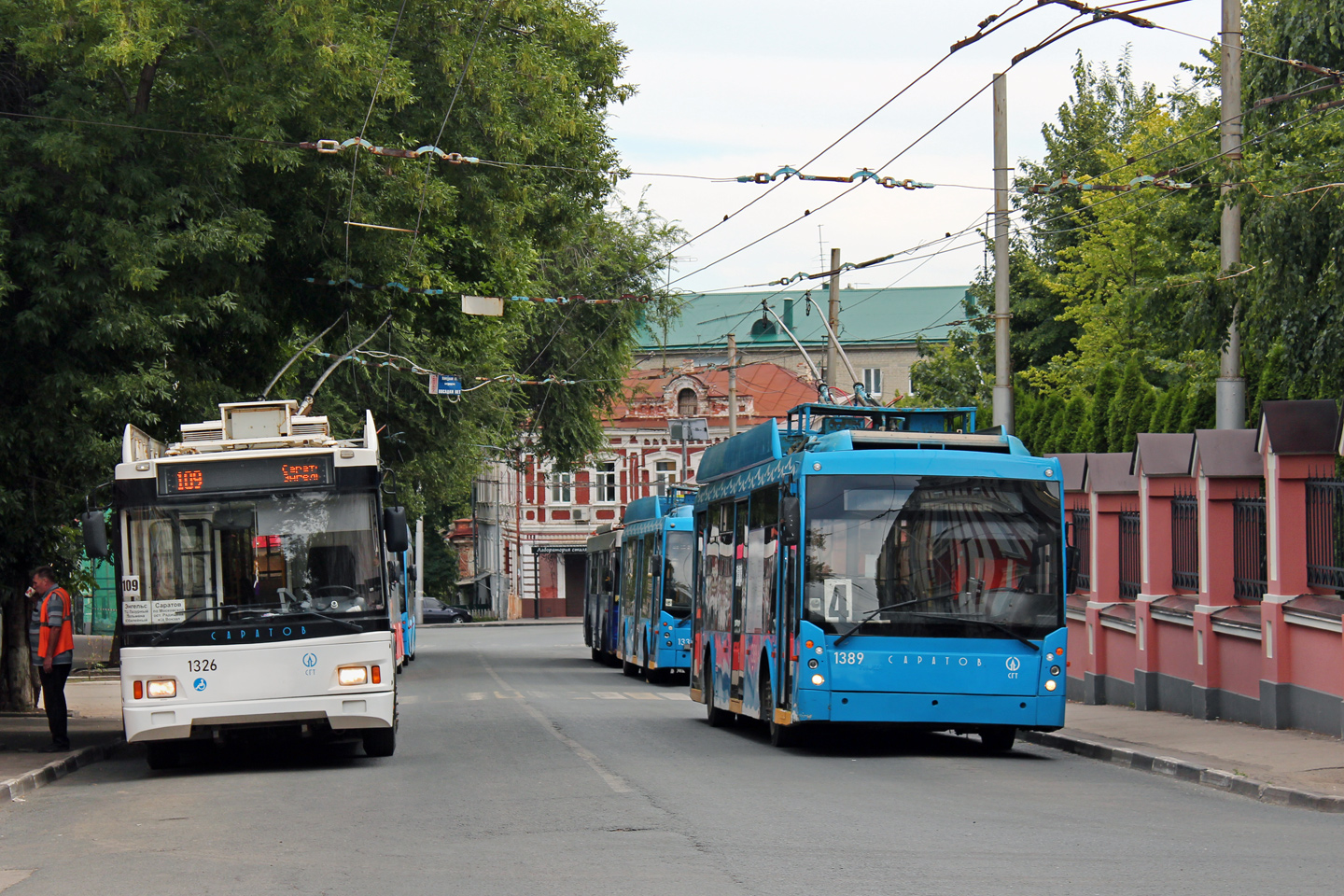 Саратов, Тролза-5275.03 «Оптима» № 1326; Саратов, Тролза-5265.00 «Мегаполис» № 1389; Саратов — Происшествия