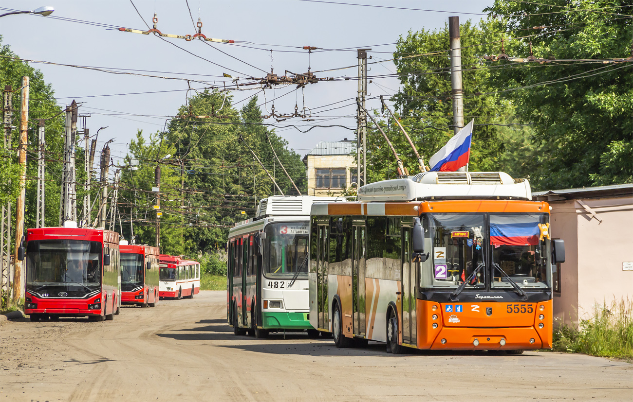 Иваново, ПКТС-6281.00 «Адмирал» № 012; Иваново, ЛиАЗ-5280 № 482; Иваново, УТТЗ-6241-10 «Горожанин» № 5555 (513)
