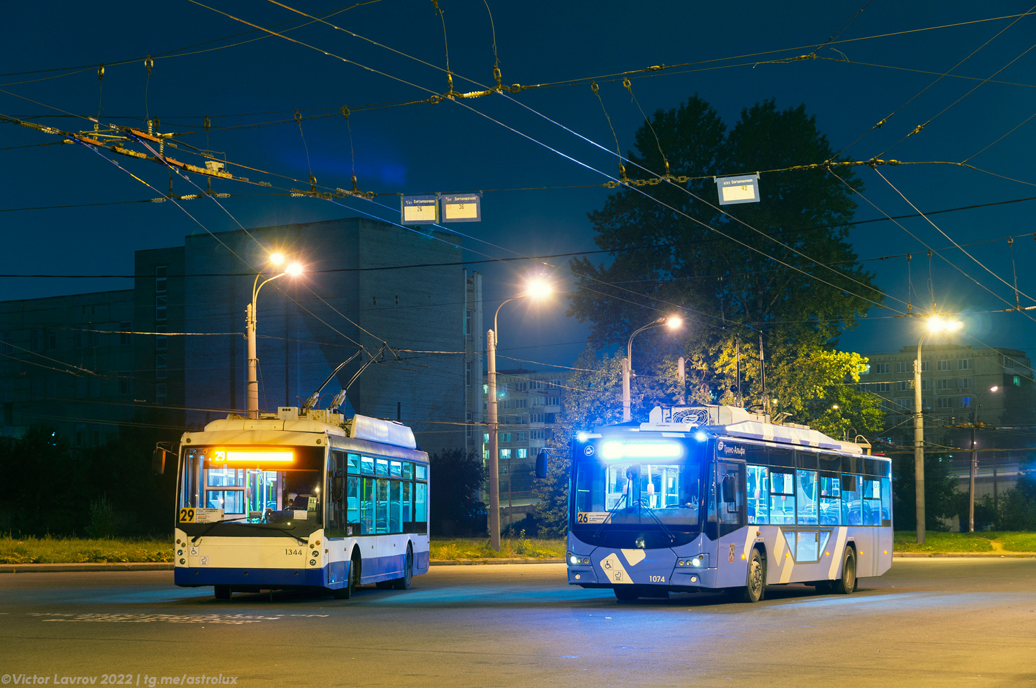 Санкт-Петербург, Тролза-5265.00 «Мегаполис» № 1344; Санкт-Петербург, ВМЗ-5298.01 «Авангард» № 1074