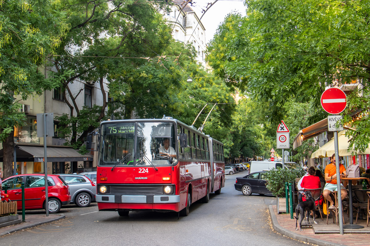 Budapest, Ikarus 280.94 N°. 224