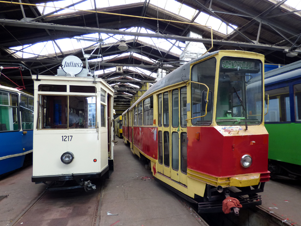 Вроцлав, LH Standard № 1217; Вроцлав, Konstal 102N № 2002
