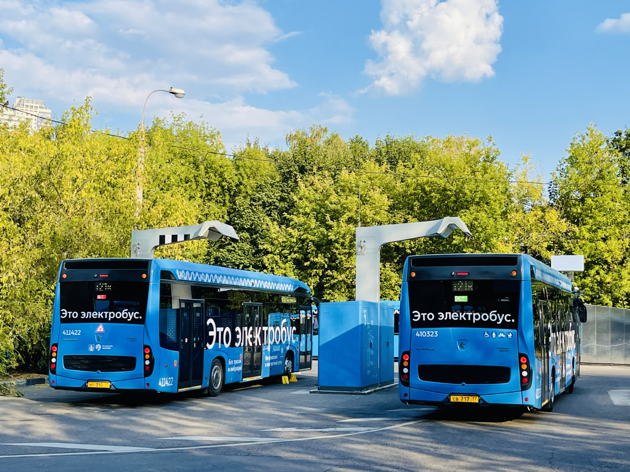 Moskwa, KAMAZ-6282 Nr 411422; Moskwa, KAMAZ-6282 Nr 410323 Moskwa, KAMAZ-6282 Nr 411422; Moskwa, KAMAZ-6282 Nr 410323