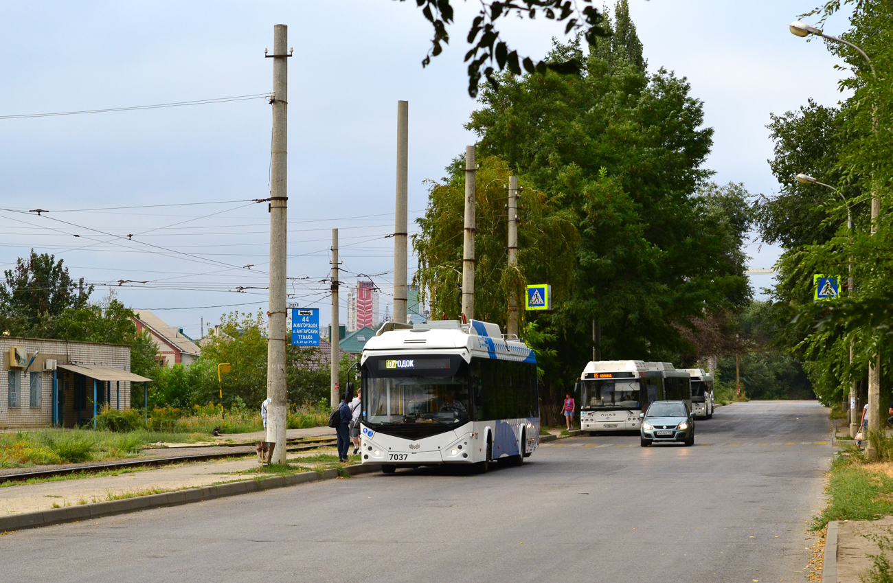 Волгоград, БКМ 32100D № 7037