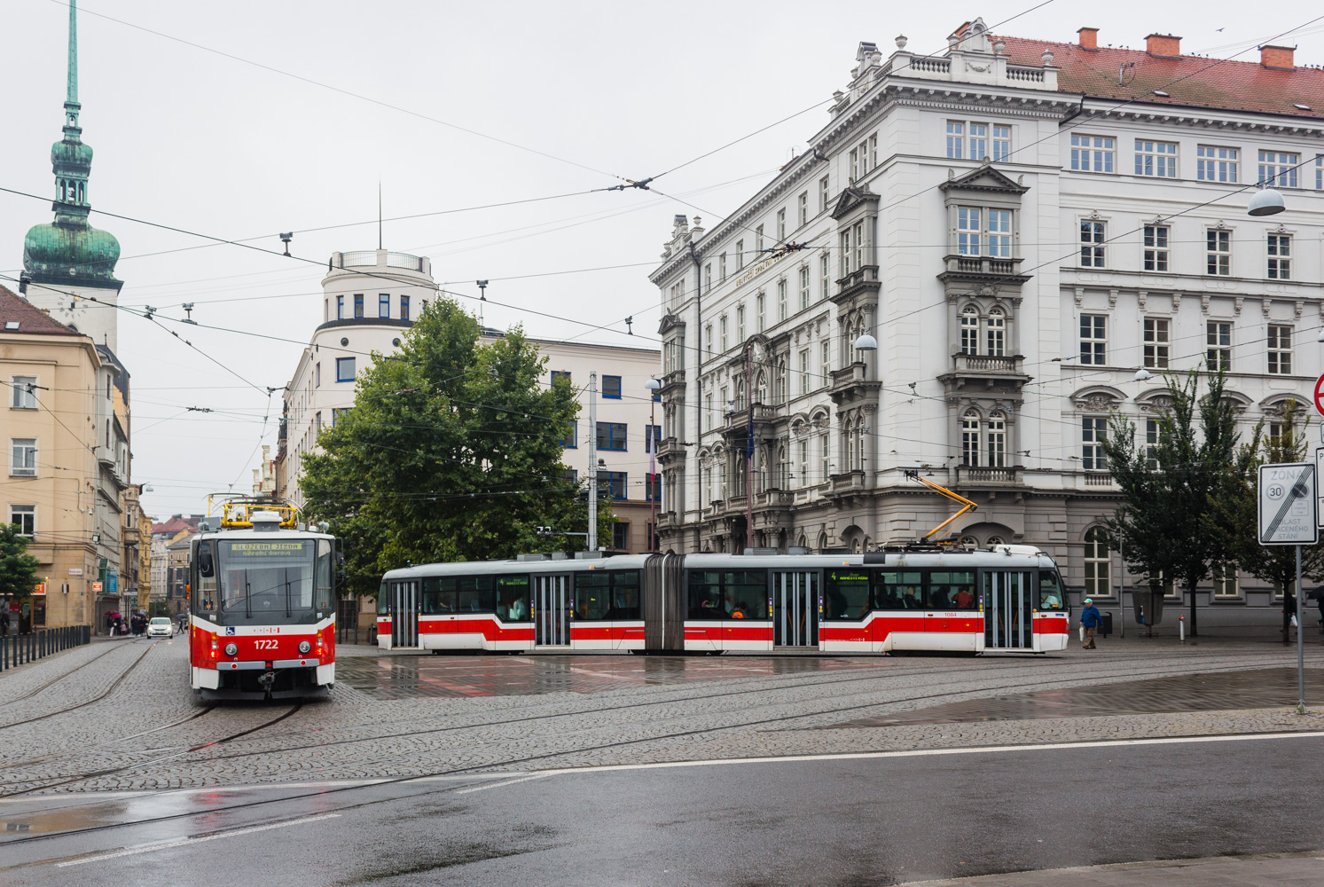 Брно, Tatra KT8D5R.N2 № 1722; Брно, Vario LF2R.E № 1084