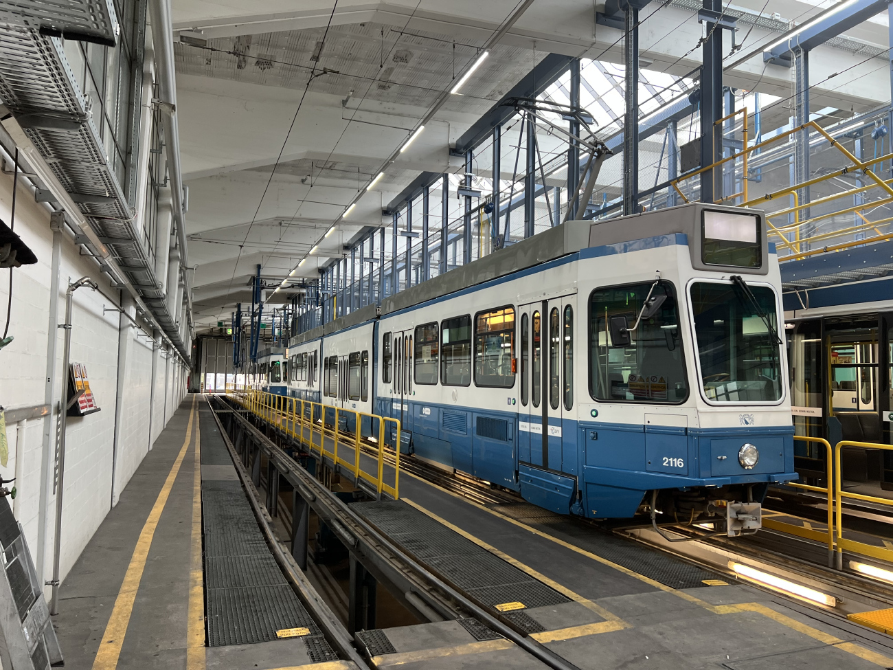 Curych, SWP/SIG/ABB Be 4/8 "Tram 2000 Sänfte" č. 2116