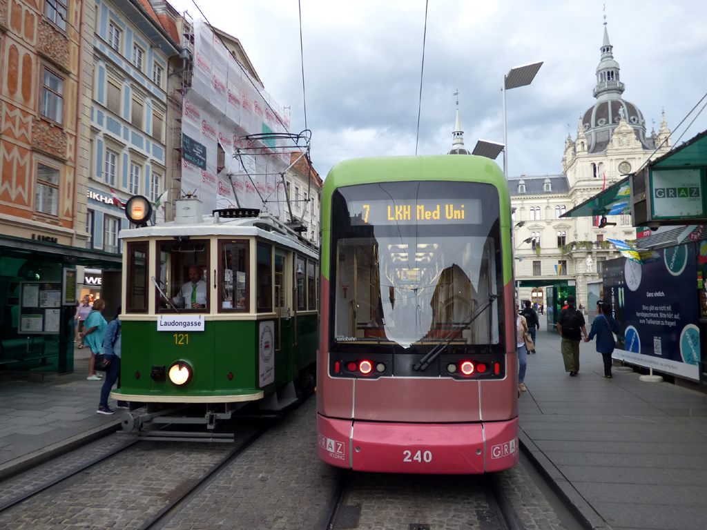 Грац, Stadler Variobahn № 240