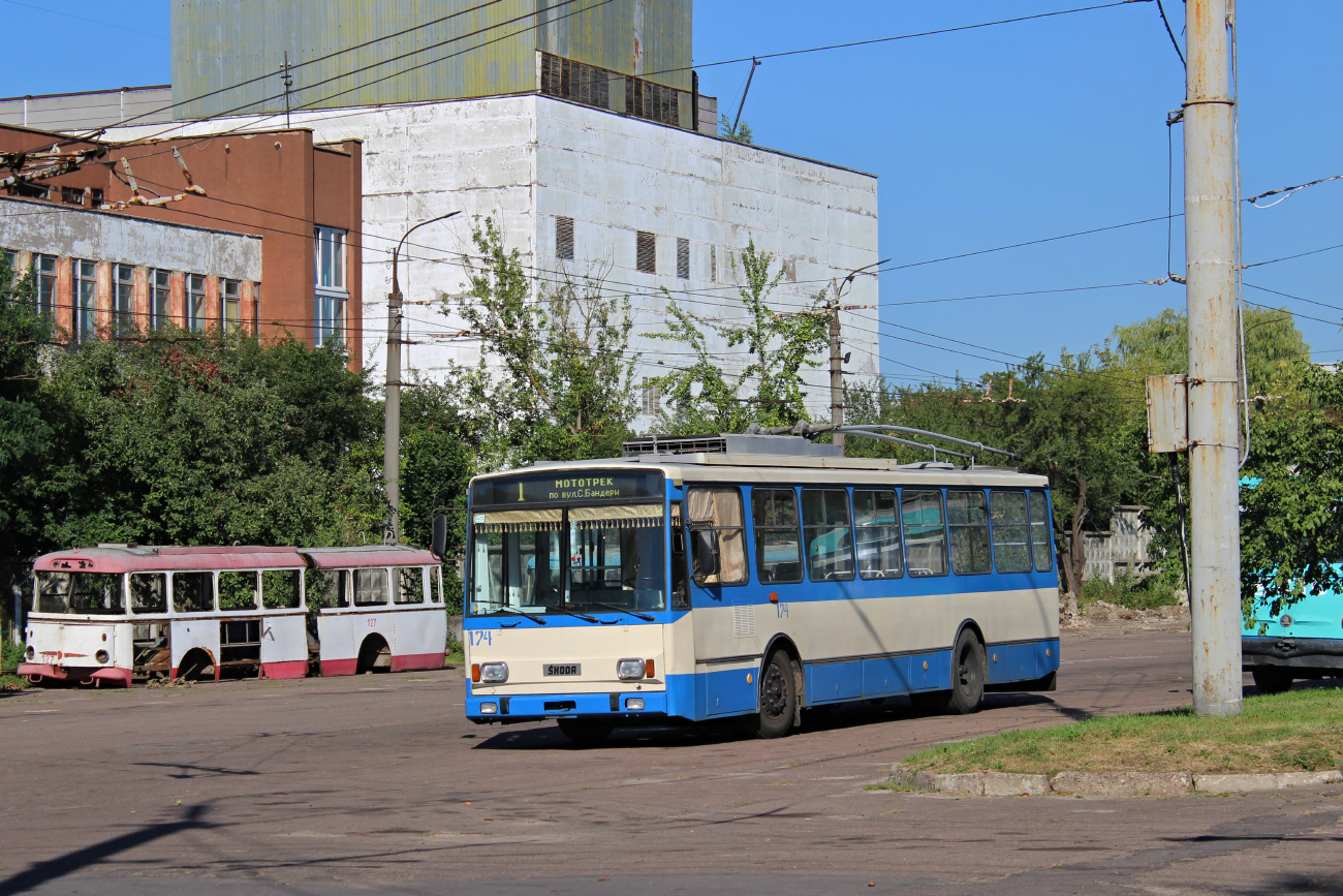 Ровно, Škoda 14Tr17/6M № 174