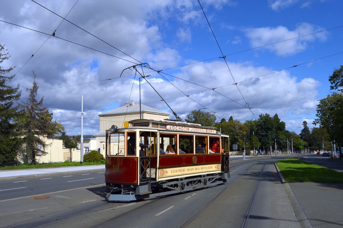 Прага, Двухосный моторный Křižík № 18; Прага — Поездка на пльзеньском трамвае Кржижик и Брожик в Праге