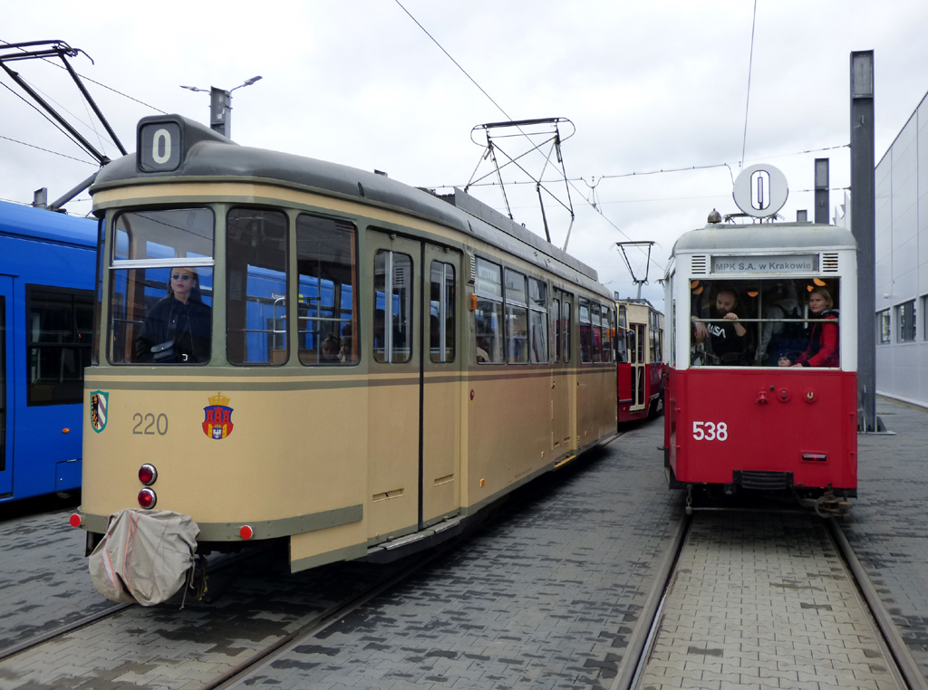 Краків, MAN T4 № 220; Краків, Konstal ND № 538; Краків — Парад исторических и современных трамваев 2022