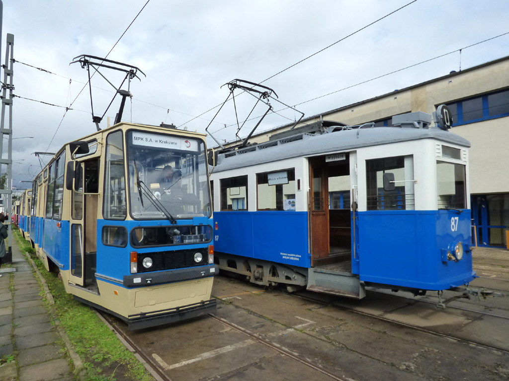 Krakov, Konstal 105N č. 271; Krakov, Sanok SN2 č. 87; Krakov — Parade of historic and contemporary trams 2022