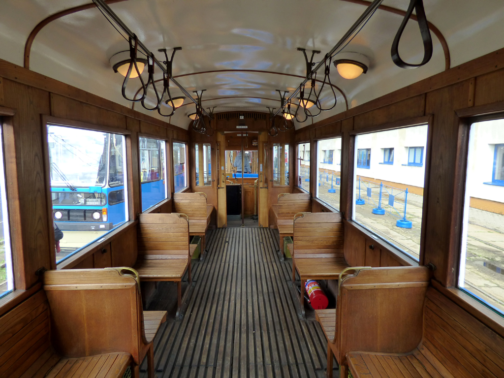 Cracovie, Sanok SN2 N°. 87; Cracovie — Parade of historic and contemporary trams 2022 Cracovie, Sanok SN2 N°. 87; Cracovie — Parade of historic and contemporary trams 2022