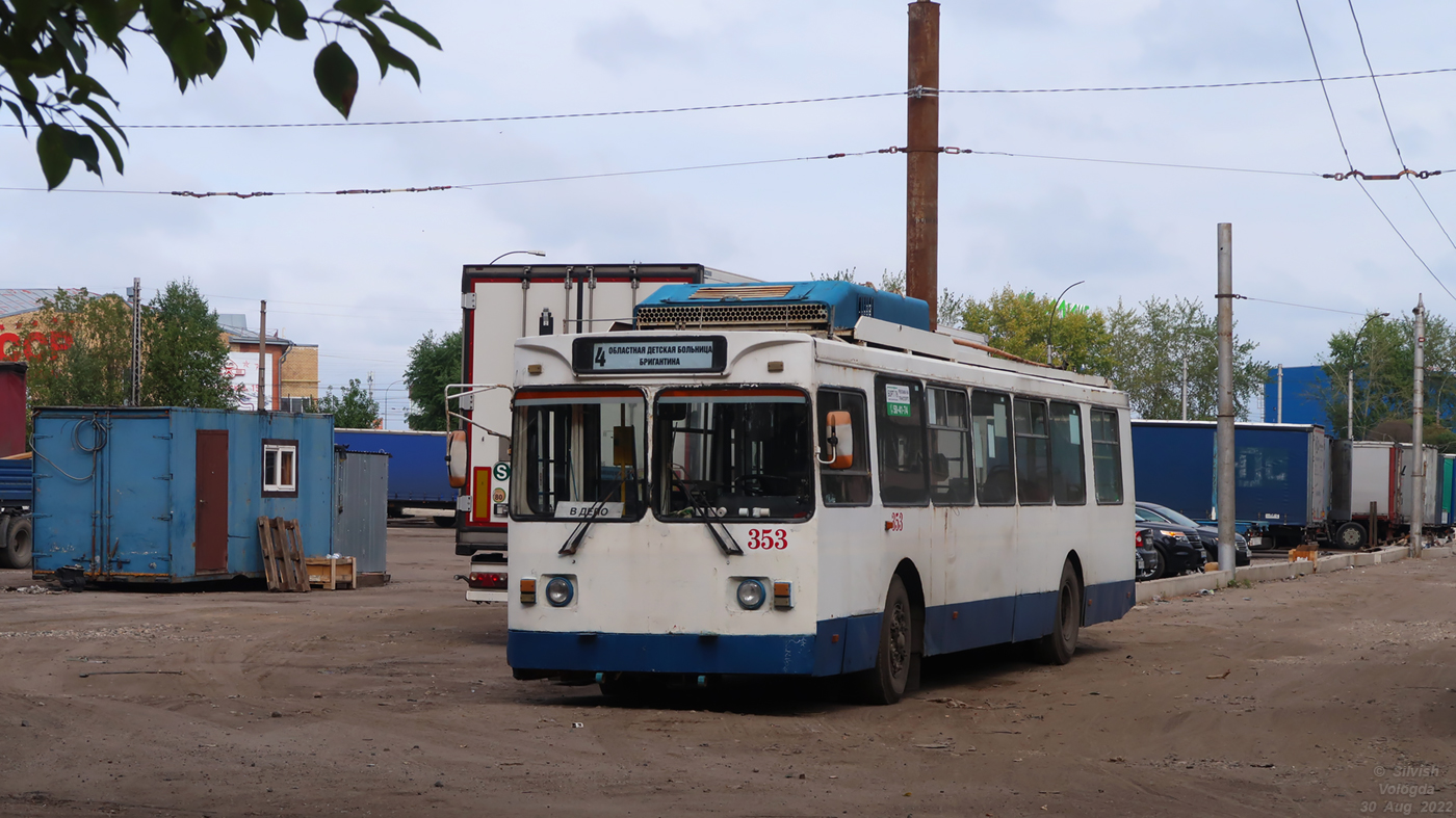 Вологда, ЗиУ-682ГМ1 (с широкой передней дверью) № 353